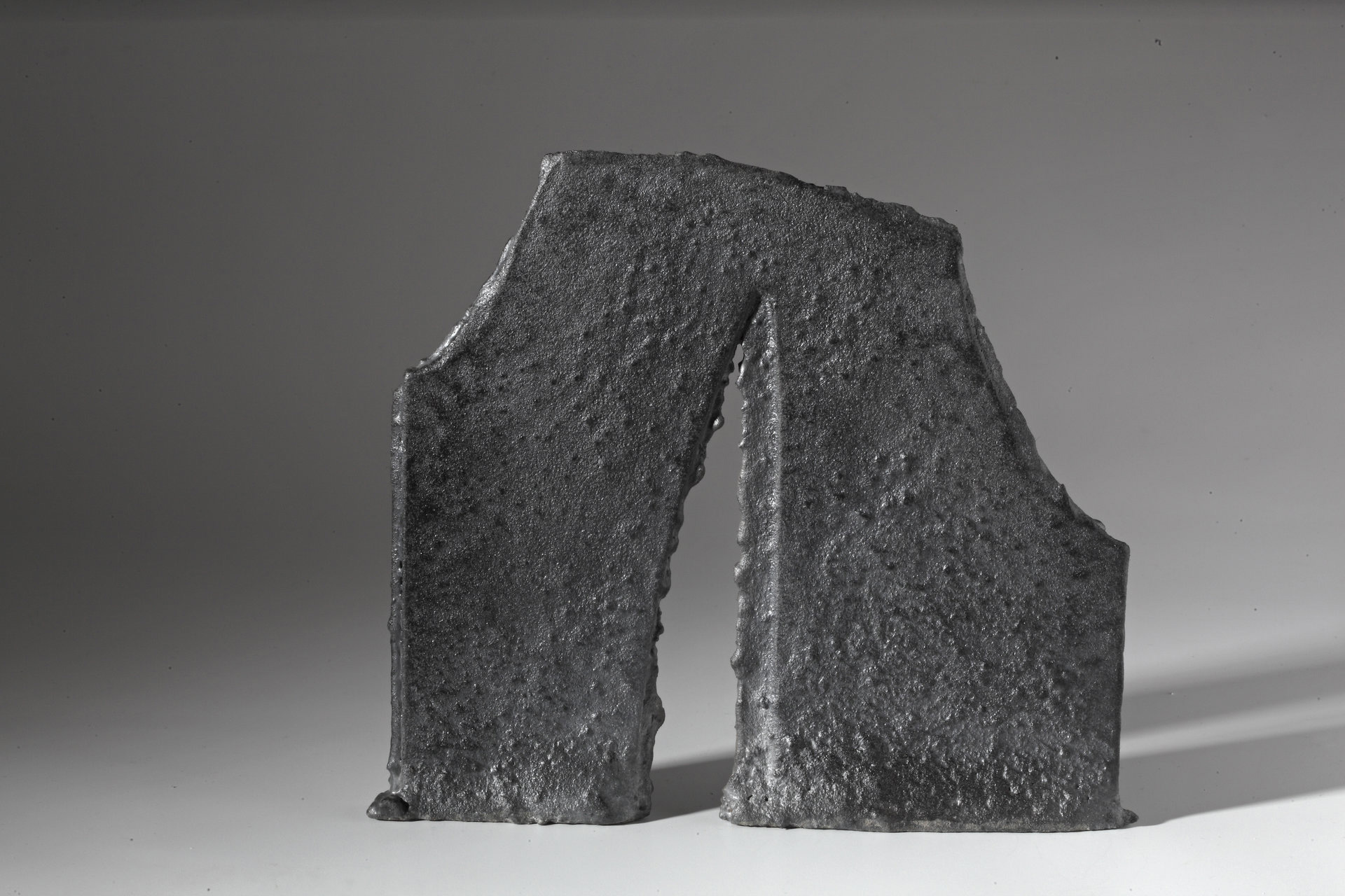 Robert-Groborne,-2015,-sculpture-N°05415,-23-x-26-x-2,5-cm,-photo-Adam-Rzepka